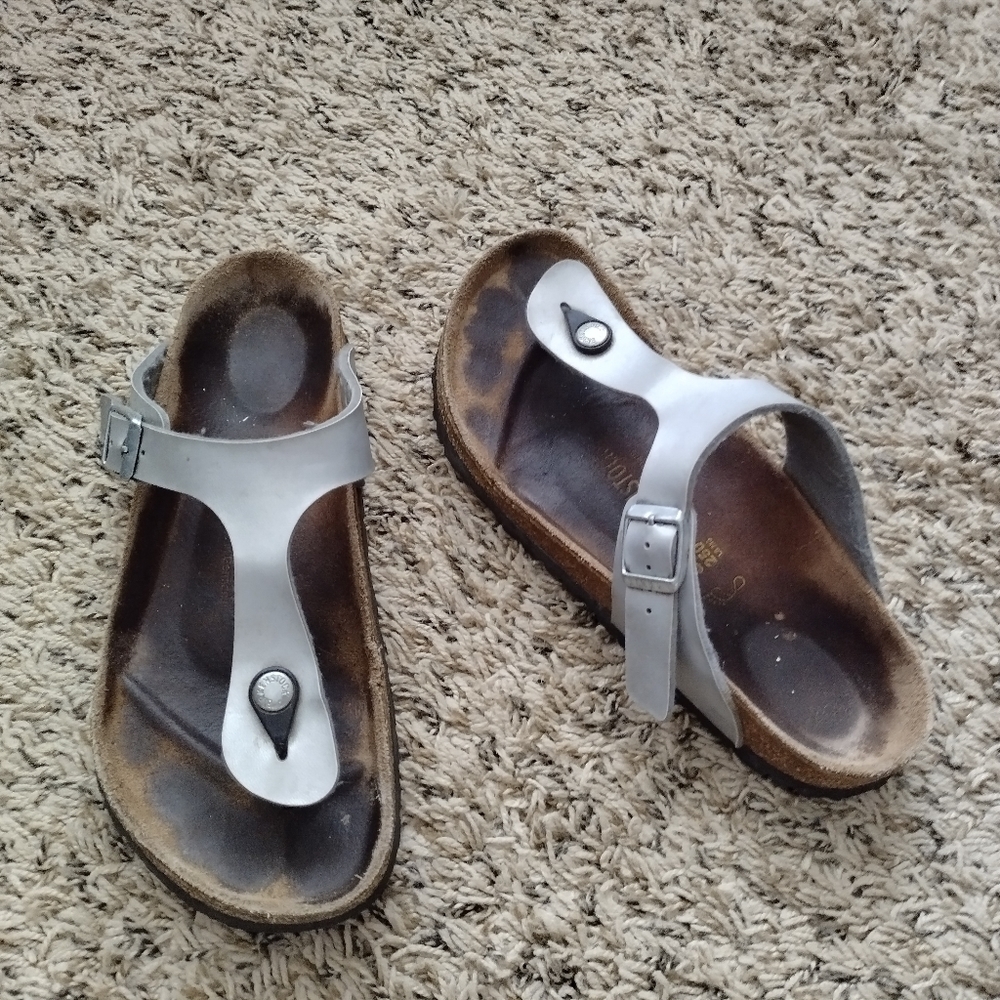 Birkenstock gizeh silver leather flat sandals sz 39/8